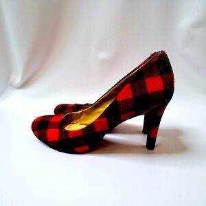 Kelly & Katie Red Buffalo Check Pumps! 👠